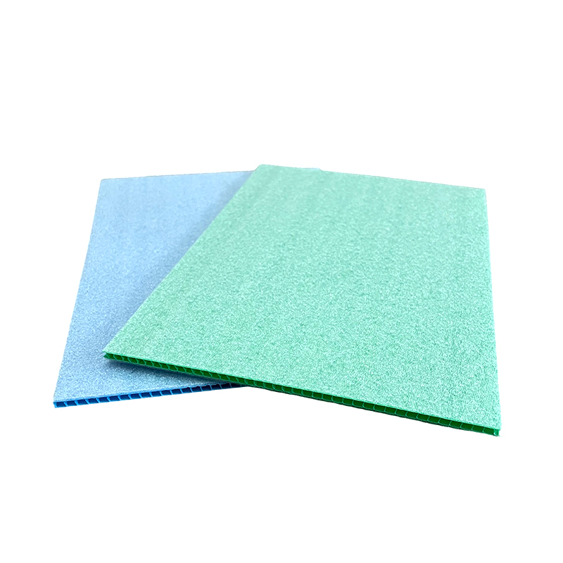 เป็นมิตรกับสิ่งแวดล้อมกันน้ำ Felt ลามิเนต Twin Wall PP Hollow Board